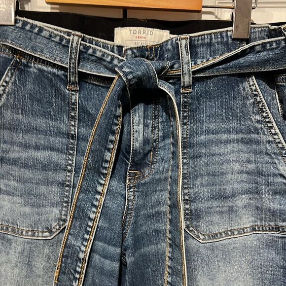 Torrid Blue Denim Straight Leg Ankle Length Jeans with Tie Belt Size 10 - Picture 4 of 11